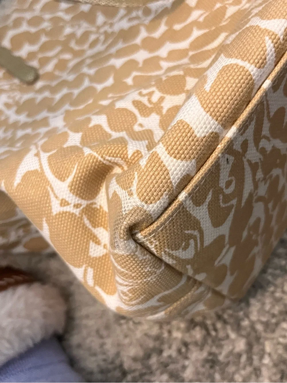 Lilly Pulitzer Finders Keepers Resort Tote Bag Tan & White Animal Print EC